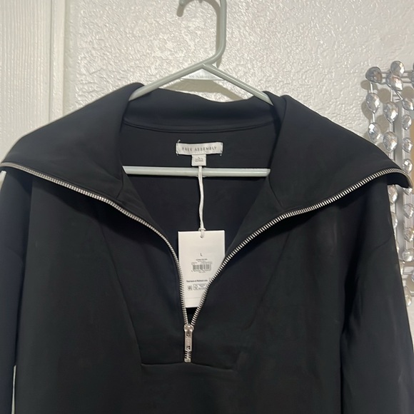 Free Assembly Top /Sweater - Picture 2 of 7